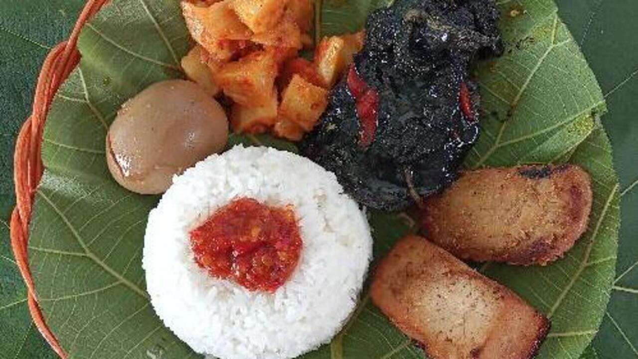Nasi Jamblang : Cita Rasa Khas Cirebon yang Tak Lekang oleh Zaman