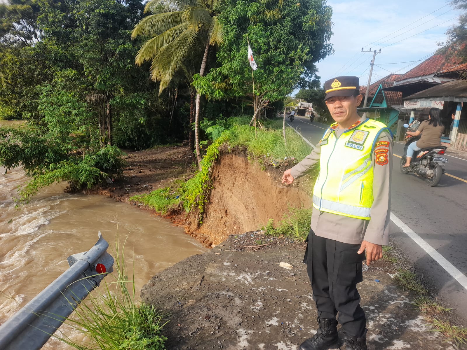 Kerahkan Personil Cek Lokasi Tanah Longsor di Desa Tubohan OKU