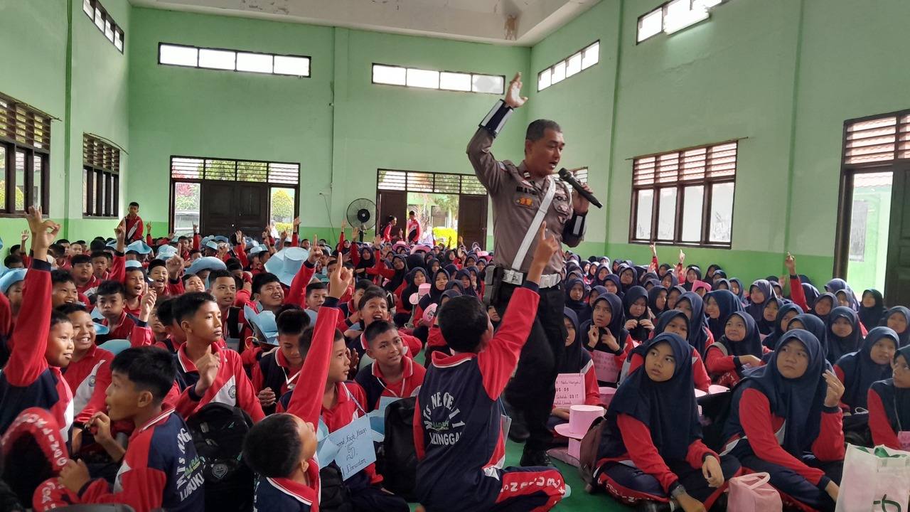 Ajak Pelajar Jadi Pelopor Tertib Lalu Lintas, Satlantas Polres Lubuklinggau Sambangi MTs Negeri 1