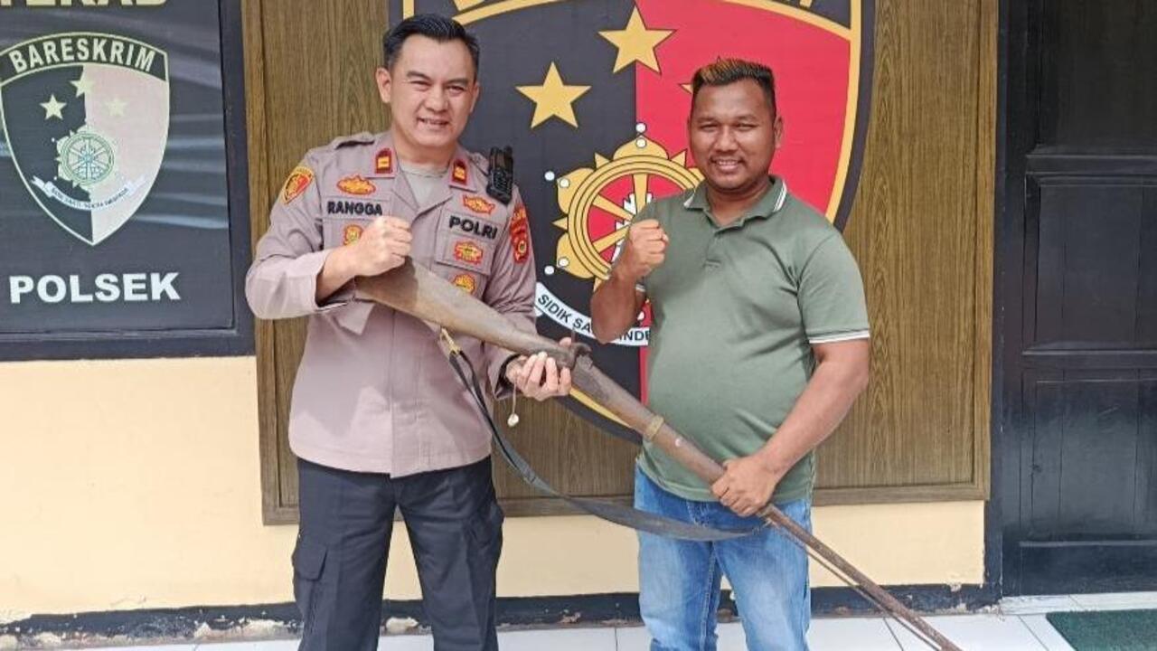 Polsek Indralaya Terima Penyerahan Sukarela Senpi Rakitan dari Warga