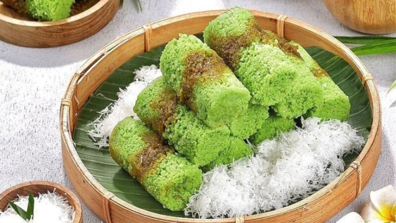 Kue Putu, Jajanan Tradisional yang Tetap Bertahan di Tengah Gempuran Kuliner Modern