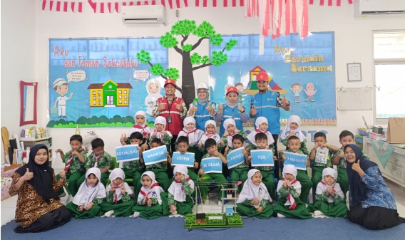 Hari Pelanggan Nasional, PLN Tanamkan Kesadaran Keselamatan Listrik  Bagi Pelanggan Cilik TK Islam Al Azhar