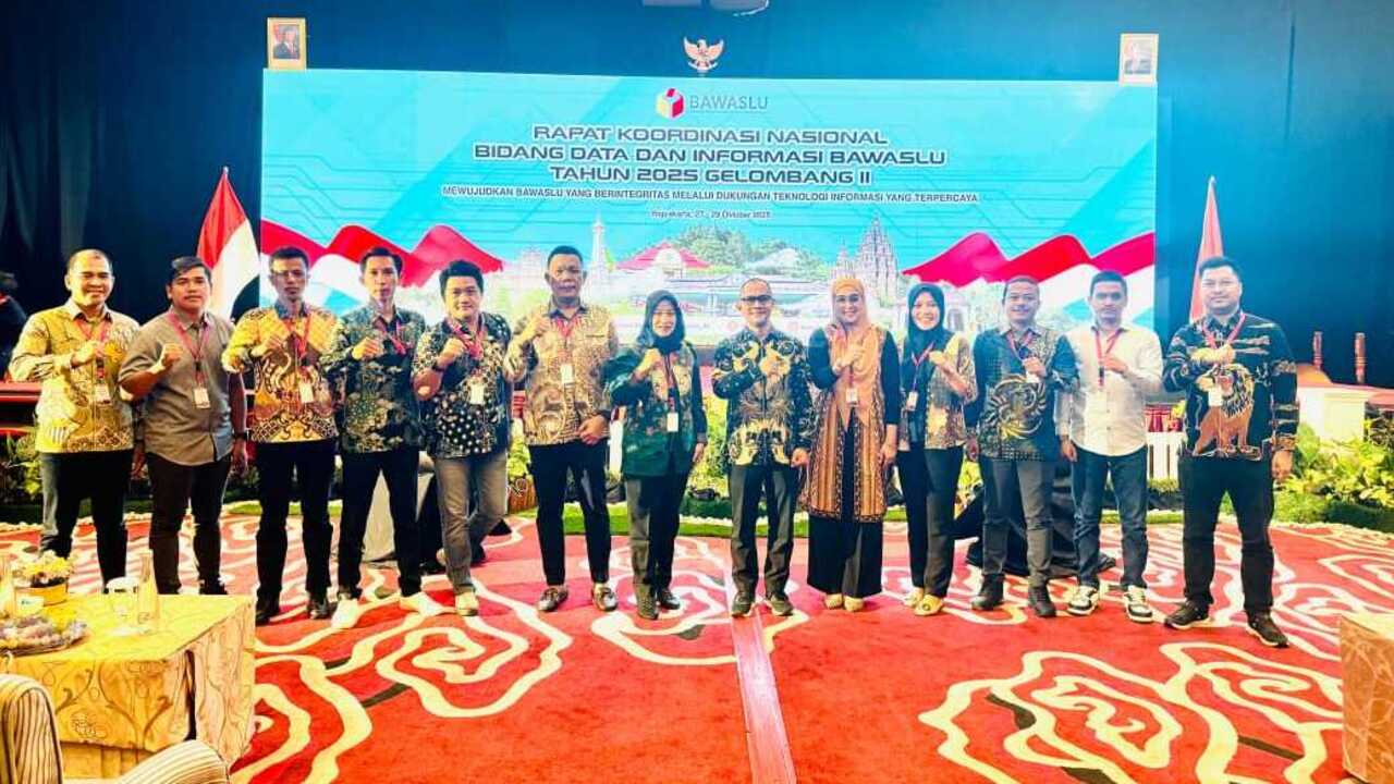 Bawaslu Muara Enim Raih Predikat Informatif