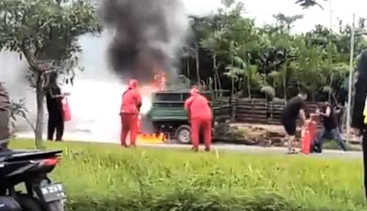 Motor Roda Tiga Terbakar di Ruas Jalan Noerdin Pandji Palembang, Ini Kronologisnya