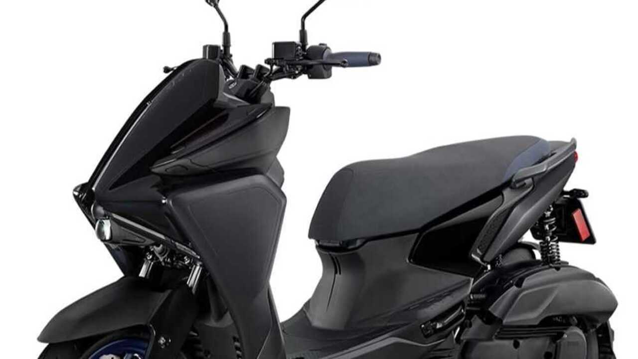 Fitur Lean Light Assist Bikin Heboh! Yamaha Augur 155 Siap Tantang Skutik Premium