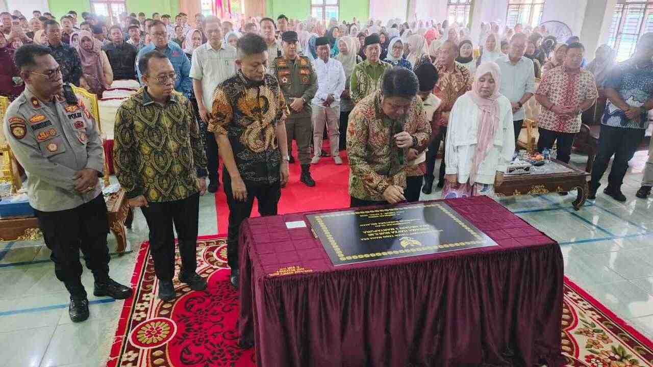 Resmi, Gubernur HD Launching Sekolah Berasrama Berbasis Religi di SMAN 3 Martapura