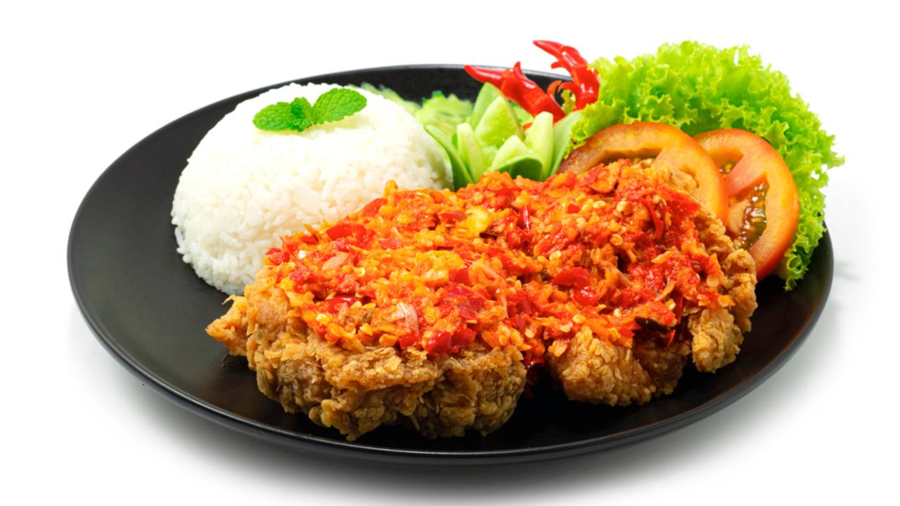Ayam Geprek, Kuliner Pedas yang Tak Pernah Sepi Peminat