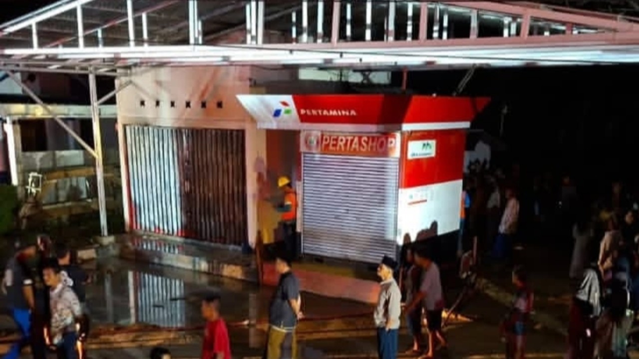 Warung Terbakar, Pertashop Nyaris Dilalap Si Jago Merah