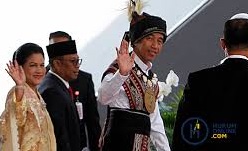 Presiden Jokowi Pakai Busana Adat Tanimbar Ibukota Provinsi Maluku Tenggara Raya Pemekaran Provinsi Maluku