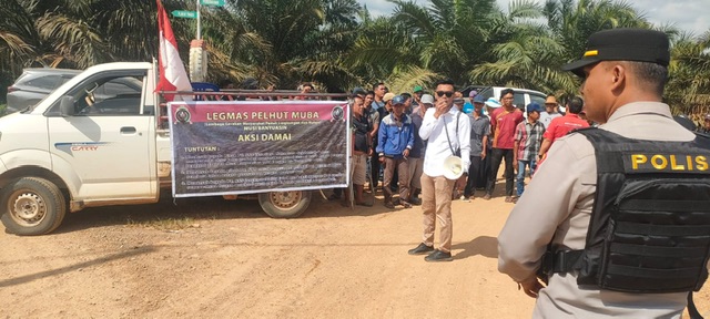Puluhan Petani di Muba Desak PT SNS Selesaikan Masalah Parit Gajah dan Penutupan Jalan 