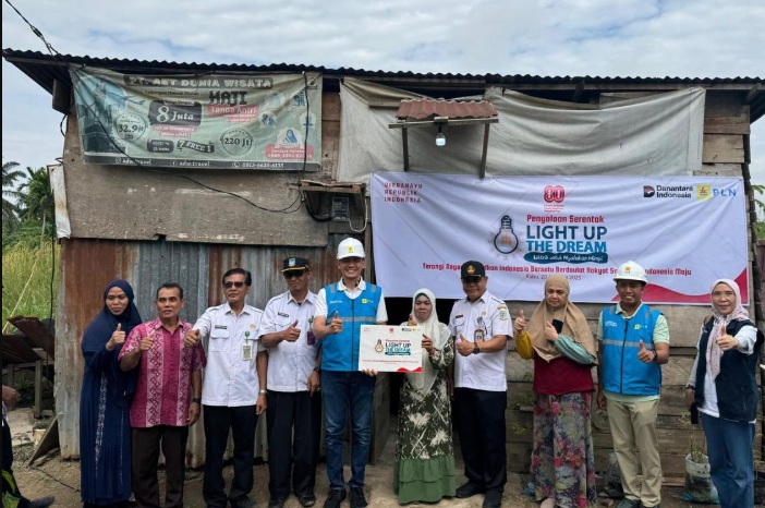 PLN UID S2JB Hadirkan Cahaya Baru Lewat Program Light Up The Dream pada Bulan Kemerdekaan