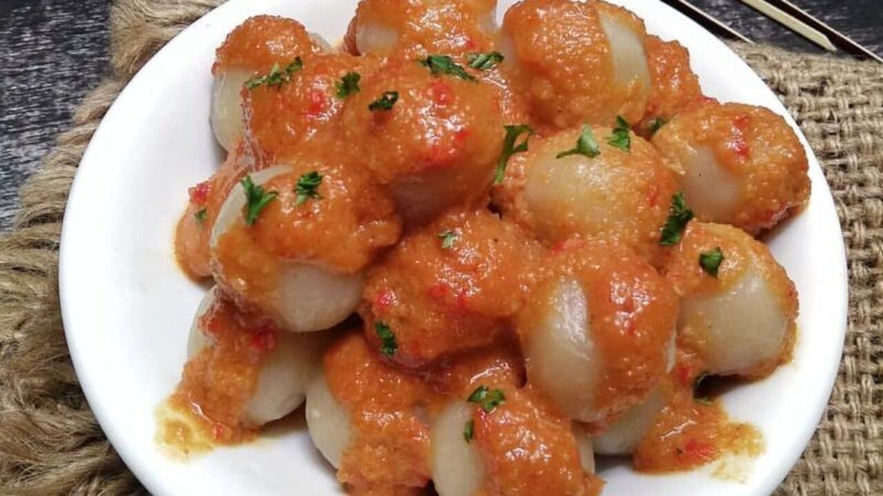 Cilok Bumbu Kacang, Jajanan Tradisional yang Tetap Bertahan di Tengah Tren Kuliner Modern