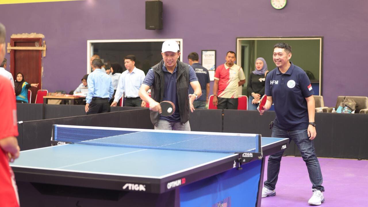 Kadispora Amri Beri Challange Ke PTMSI Kota Palembang