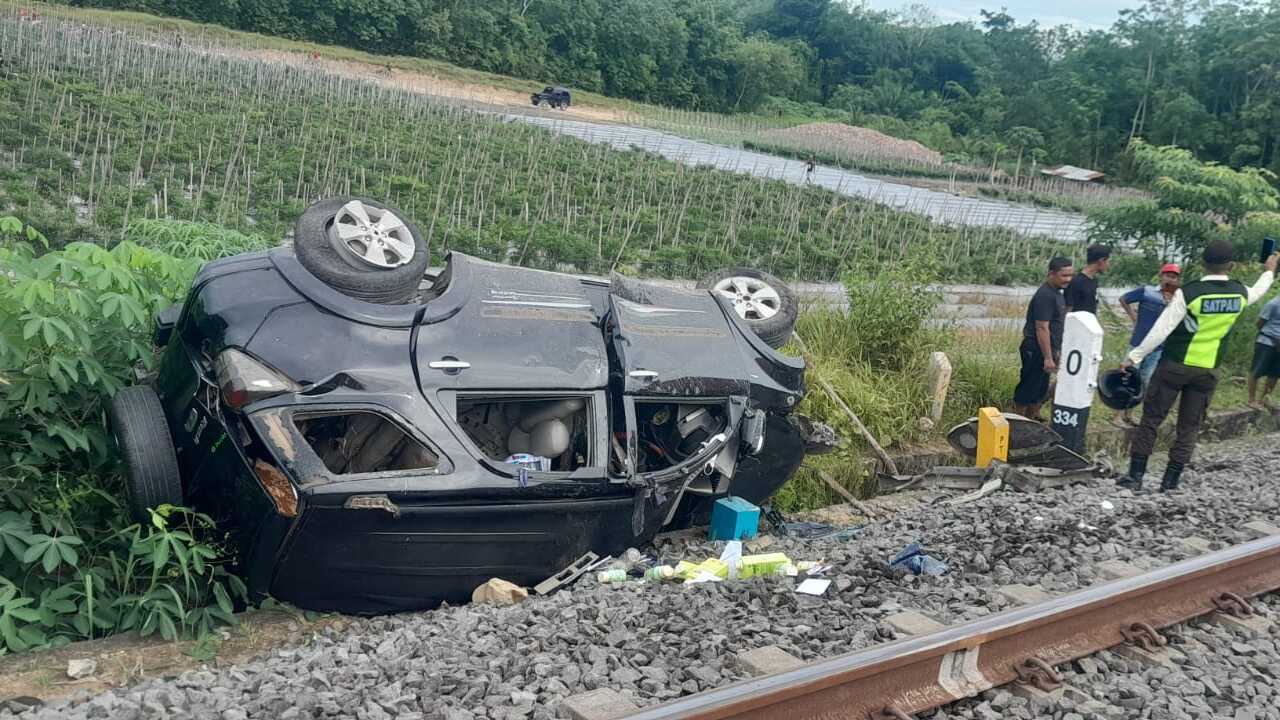 Ditabrak Kereta Api Rajabasa di Prabumulih, Penumpang Toyota Rush Tewas