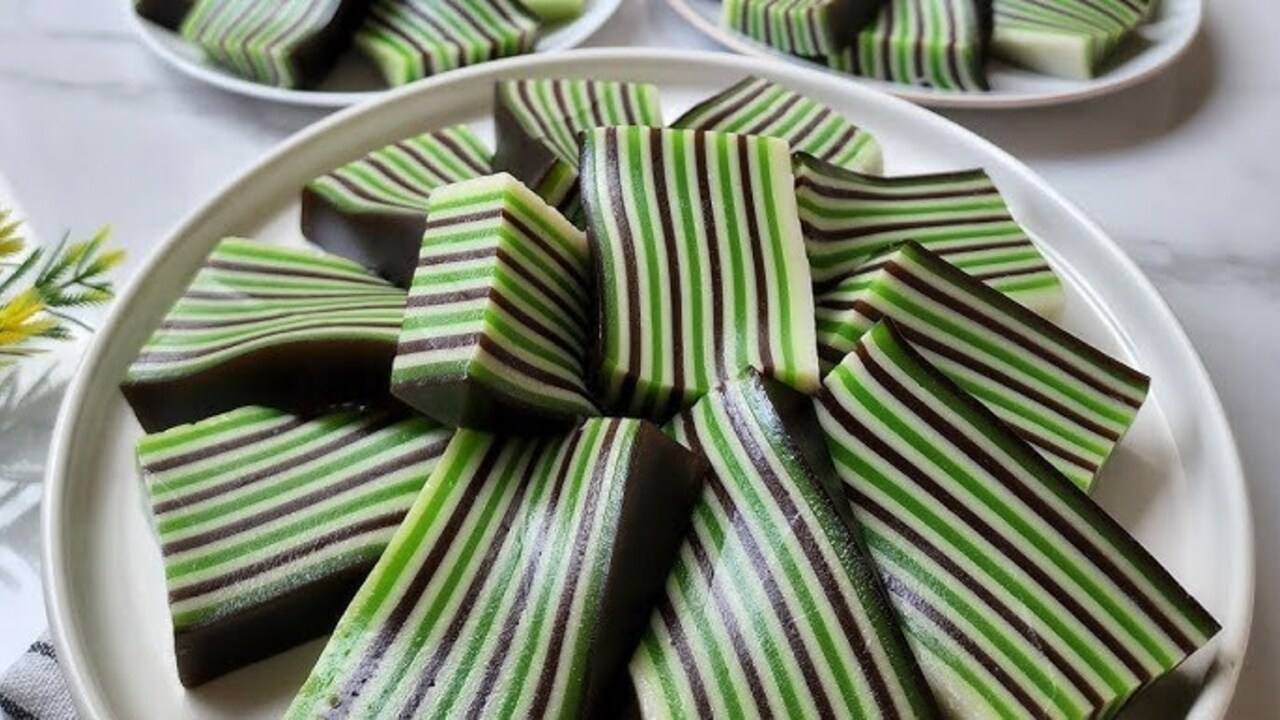 Kue Lapis Kenyal Kembali Populer, Jajanan Tradisional Ini Bangkit di Tengah Tren Kuliner Modern.