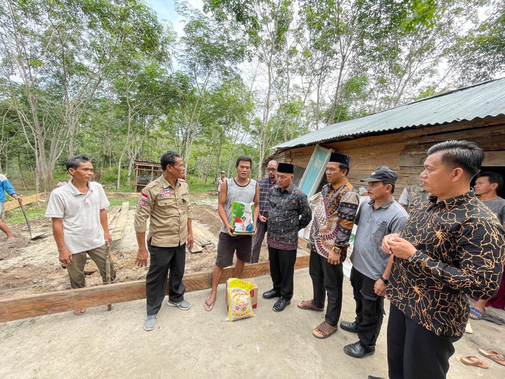 Pj Bupati H Apriyadi Tinjau Pembangunan RTLH di Rantau Sialang