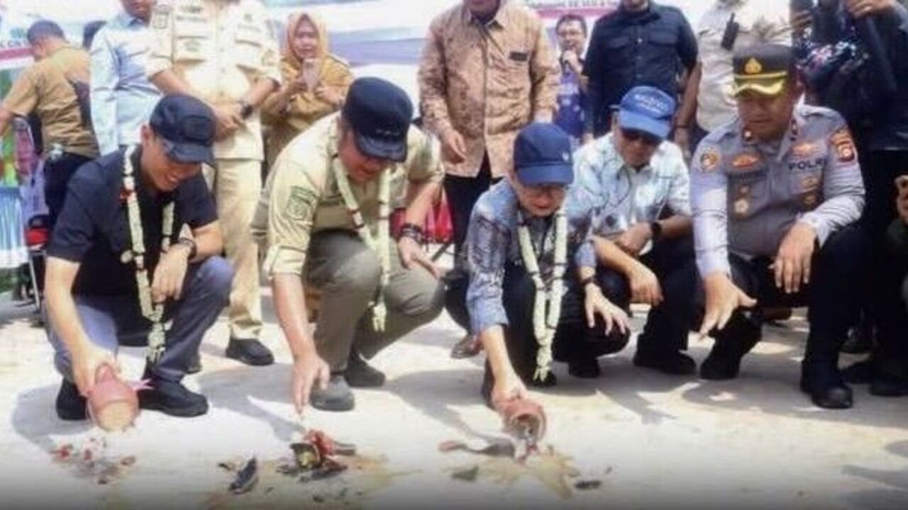 Resmikan Jalan CSR OKI Pulp, Herman Deru Dorong Sinergi Korporasi 