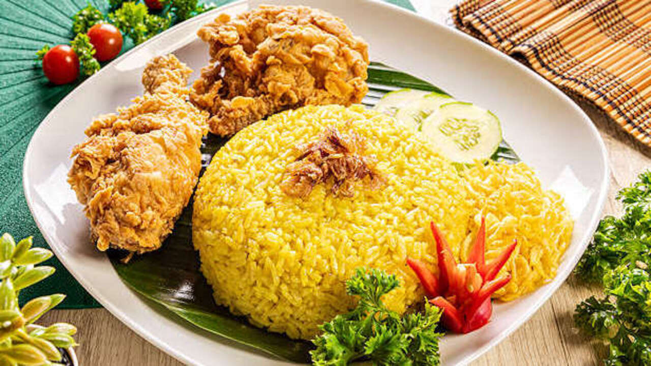 Nasi Kuning Ayam Crispy, Perpaduan Tradisi dan Tren Kekinian yang Kian Digemari