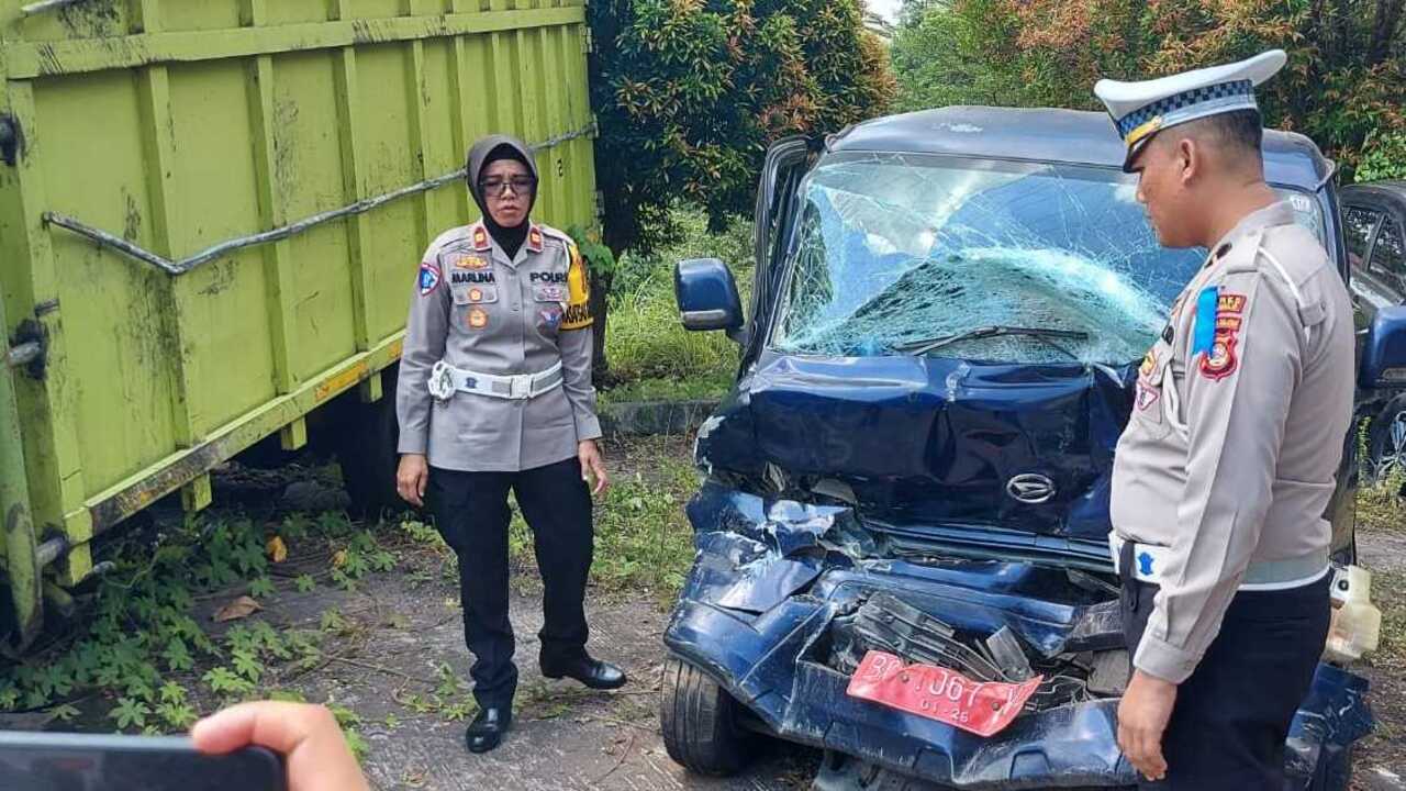 Seruduk Buntut Innova, Sopir Mobil Dinas Asal Pagaralam Tewas Ditempat