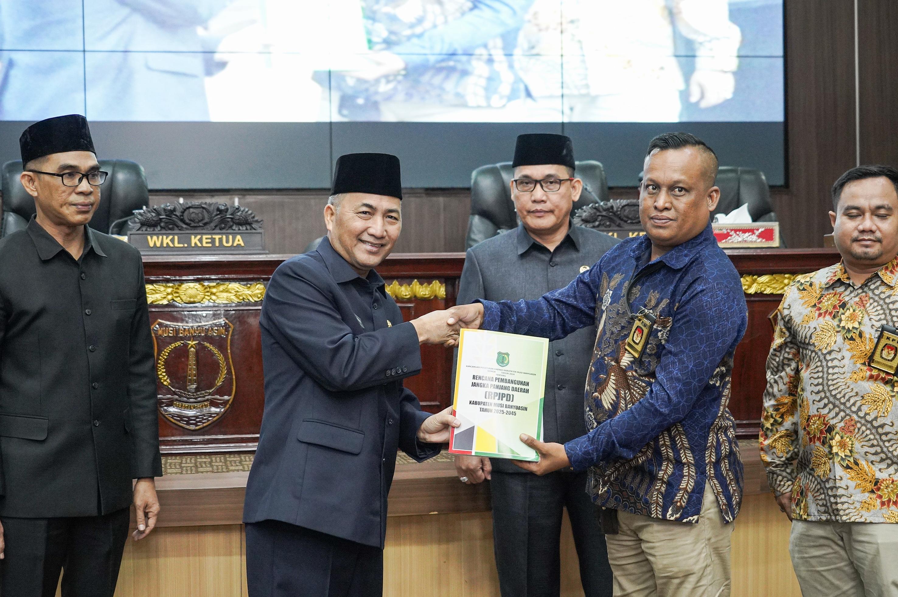 Sekda Muba H Apriyadi Sampaikan KUPA dan PPASP R-APBDP Kabupaten Muba Tahun 2024