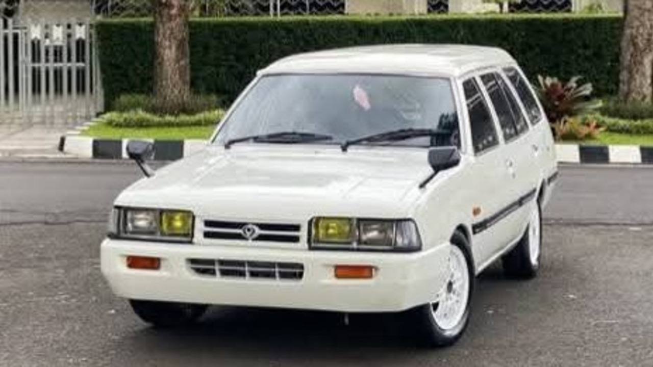 Mazda Vantrend 1.4 M/T 1997: Sang Legenda Lapis Gula dari Era 90-an.