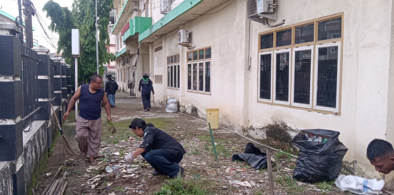 Mapala Dewantara Universitas Taman Siswa Palembang Komitmen Menjaga Kebersihan Lingkungan Kampus