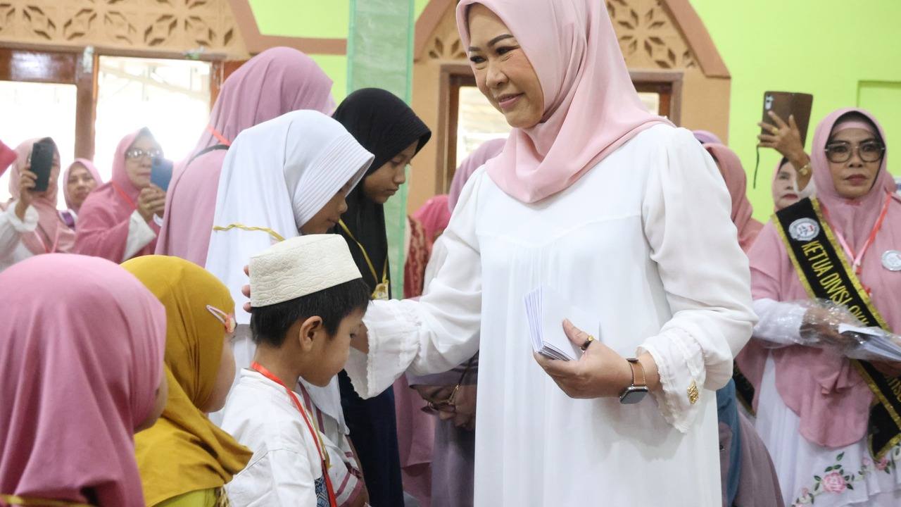 Pengajian EECM & Feby Deru Santuni Anak Yatim, Ini Pesan Penting di Akhir Ramadhan