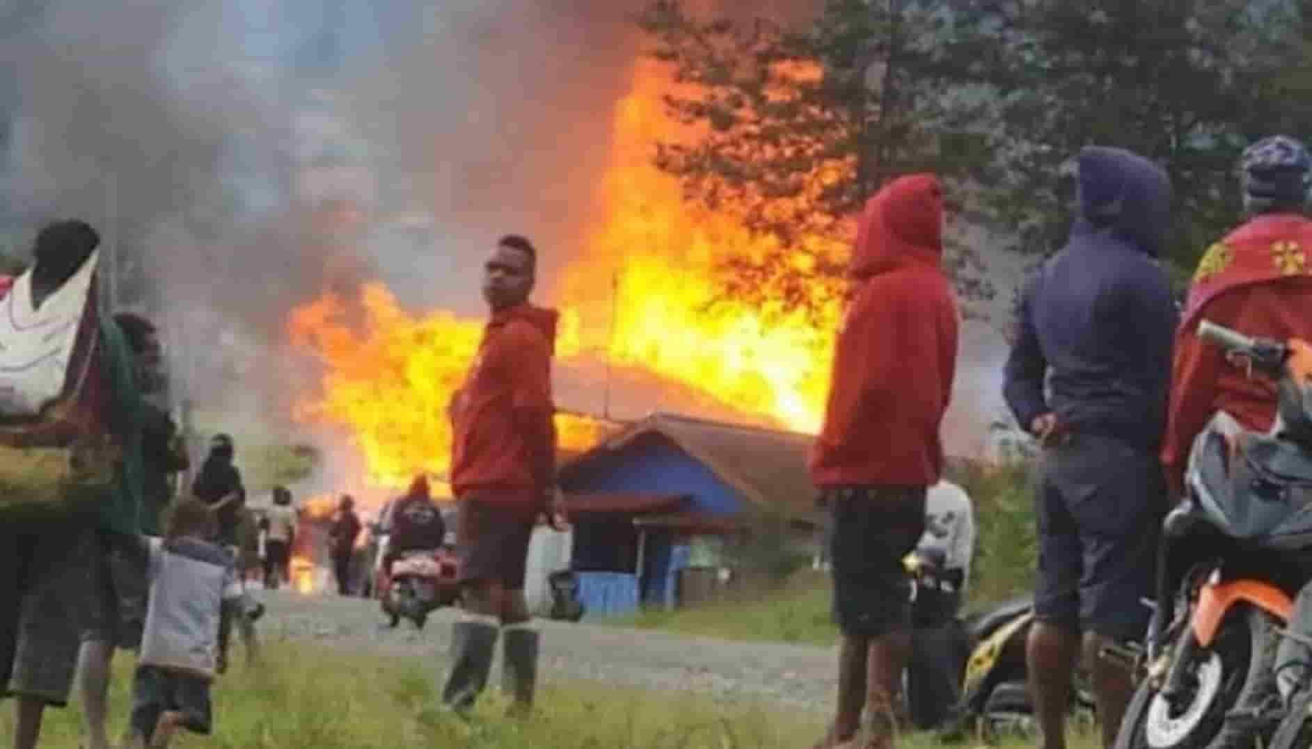 Mencekam, 4 Rumah Warga Dibakar KKB Papua, Ini Kata Kapolda Papua...