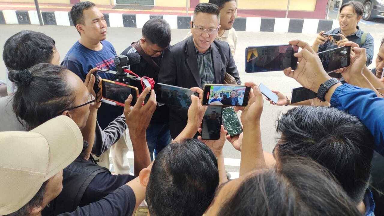 Puluhan wartawan Laporkan Oknum Diduga Halangi Tugas Peliputan Tersangka Korupsi BSS