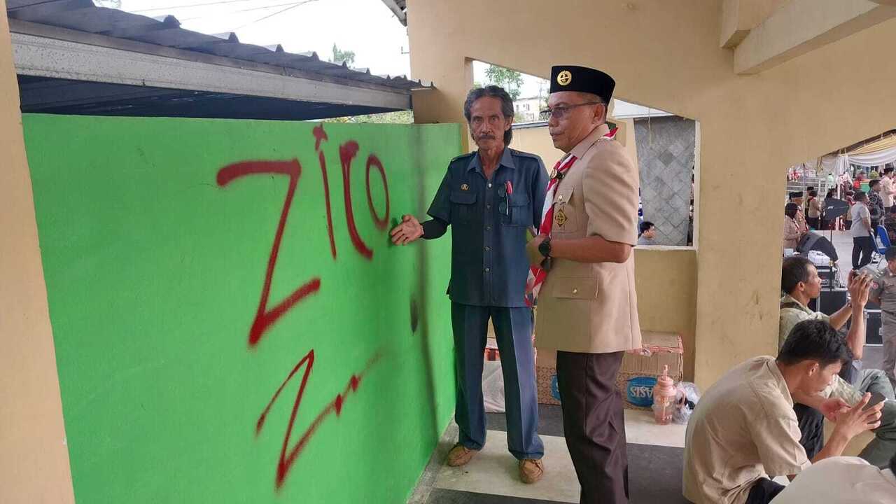Tribun Taman Kota Baturaja Jadi Sasaran Vandalisme