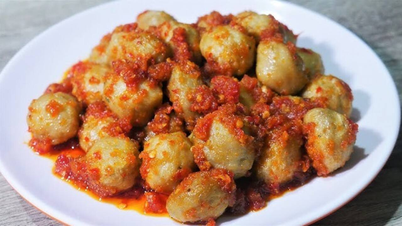 Pentol Pedas : Camilan Jalanan yang Makin Digemari Semua Kalangan
