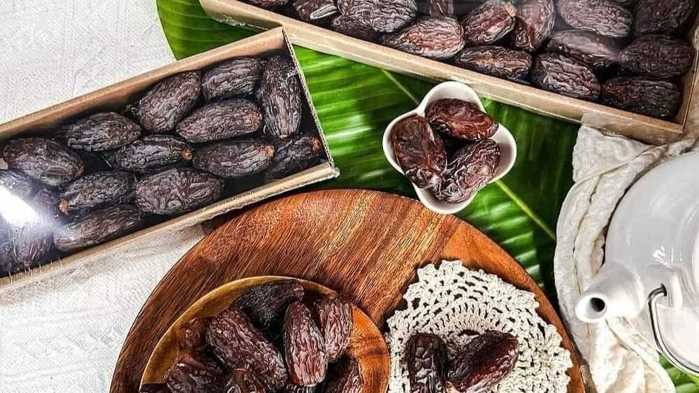 Membuka Perbedaan Tekstur yang Menarik Antara Kurma Medjool dan Kurma Ajwa