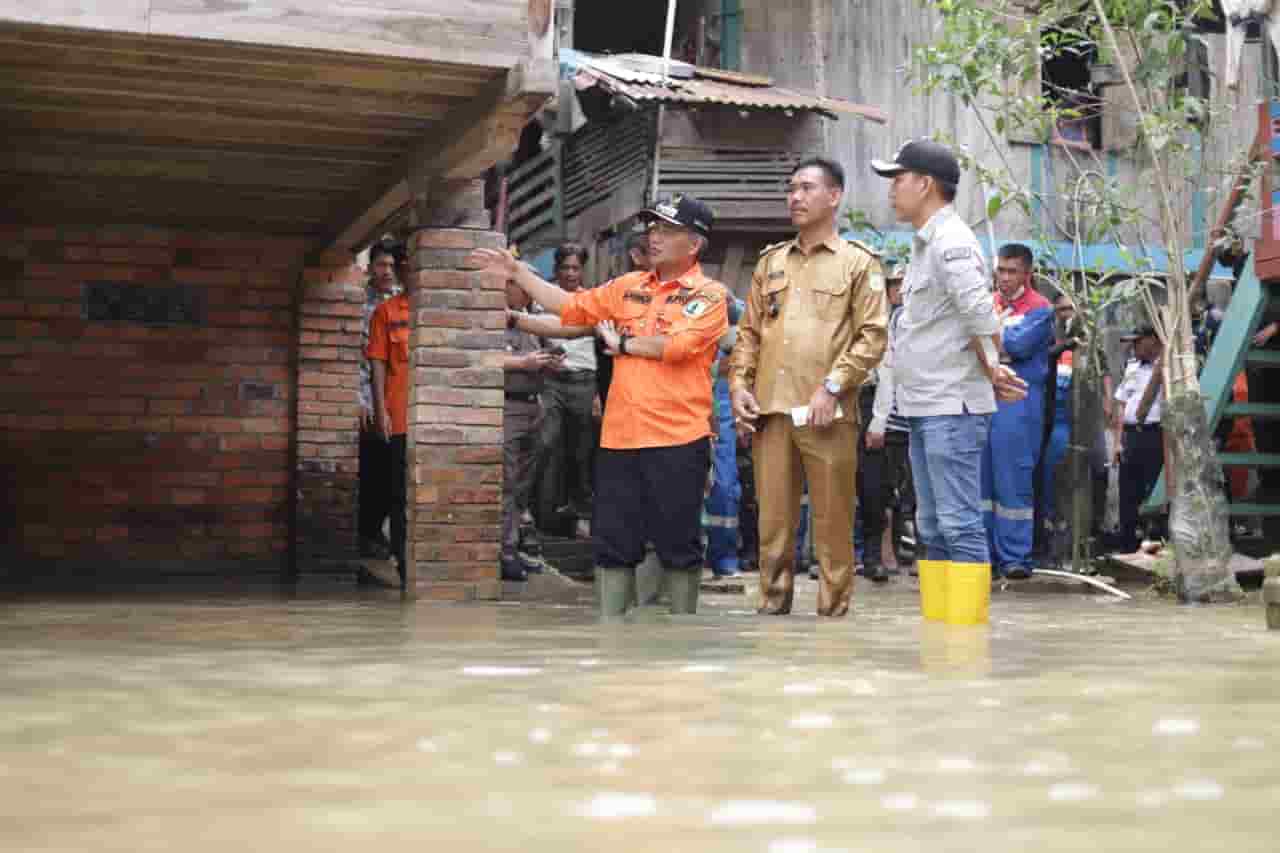 Pj Bupati Apriyadi Turunkan Bantuan dan Akan Normalisasi Sungai