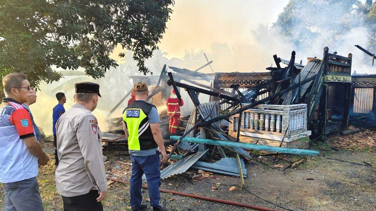 Rumah Panggung di Sungai Pinang II Ogan Ilir Ludes Terbakar, Kerugian Ditaksir Rp250 Juta