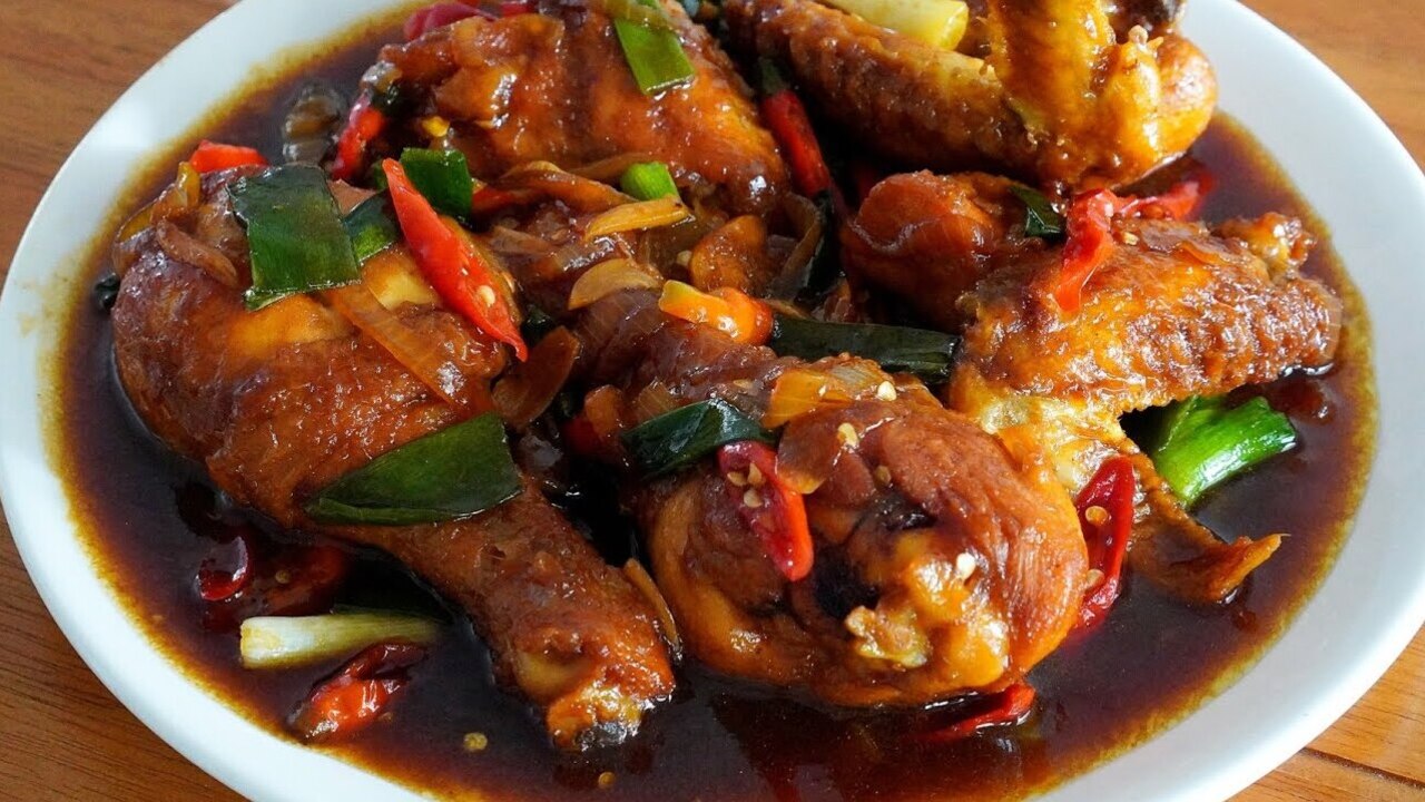 Ayam Kecap: Hidangan Rumahan yang Tak Pernah Kehilangan Penggemar