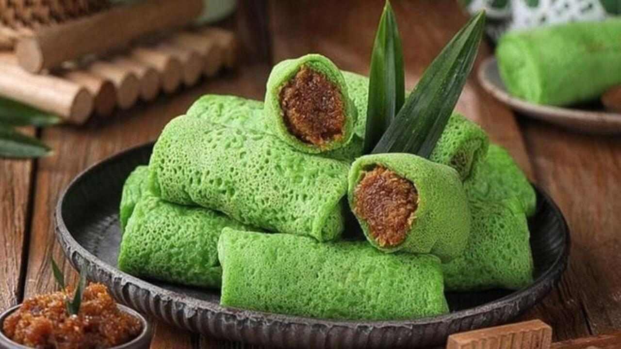 Dadar Gulung, Jajanan Tradisional yang Tetap Bertahan di Tengah Gempuran Kuliner Modern