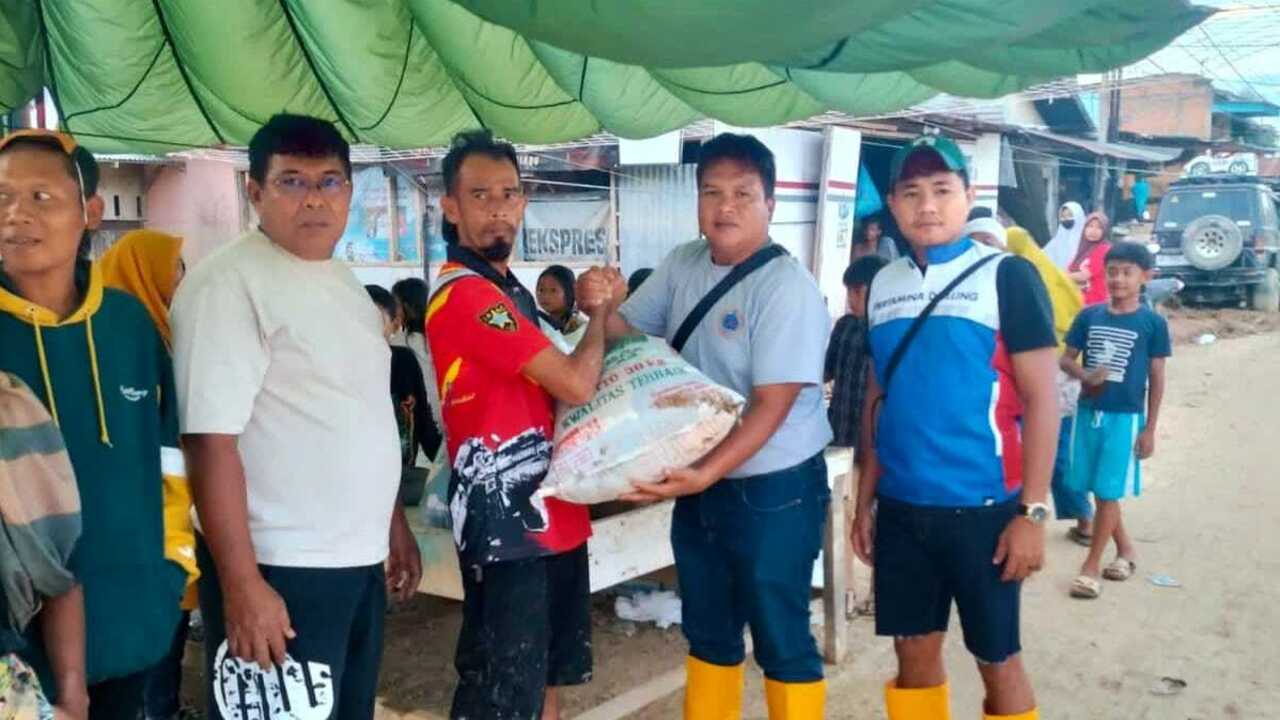 Peduli Korban Banjir, RIG PDSI#19.1 LTO-350 Beri Bantuan Pakaian Layak Pakai