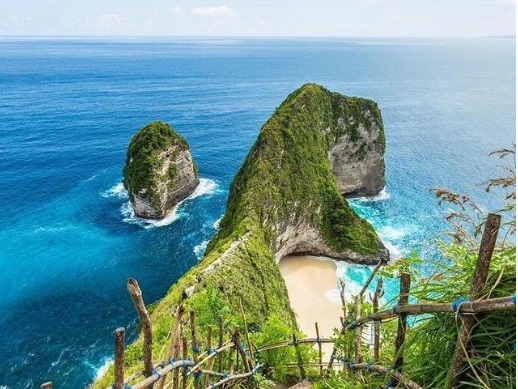 Mari Nikmati Pesona Keindahan Pantai Kelingking di Nusa Penida, Rekomendasi Untuk Liburan Akhir Tahunmu