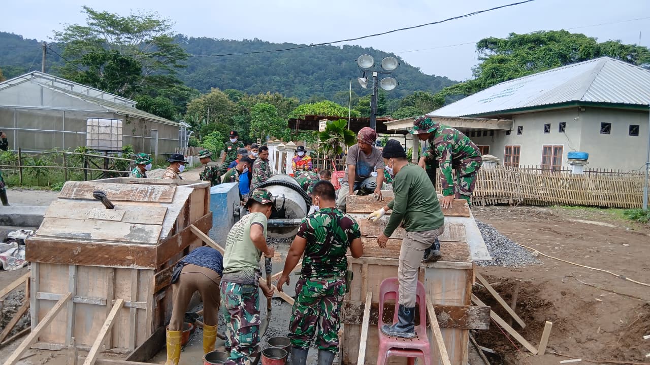 Kodim OKU Bangun Jembatan Gantung Garuda di Desa Pusar