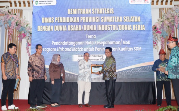 Program Electric Vehicle Support PLN UID S2JB Raih Penghargaan Dari Dinas Pendidikan Provinsi Sumatera Selatan