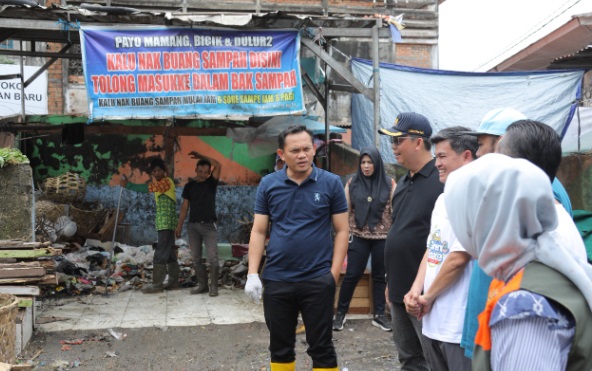 Pj Wali Kota Palembang Tegaskan Komitmen Tangani Sampah Pasar Kuto