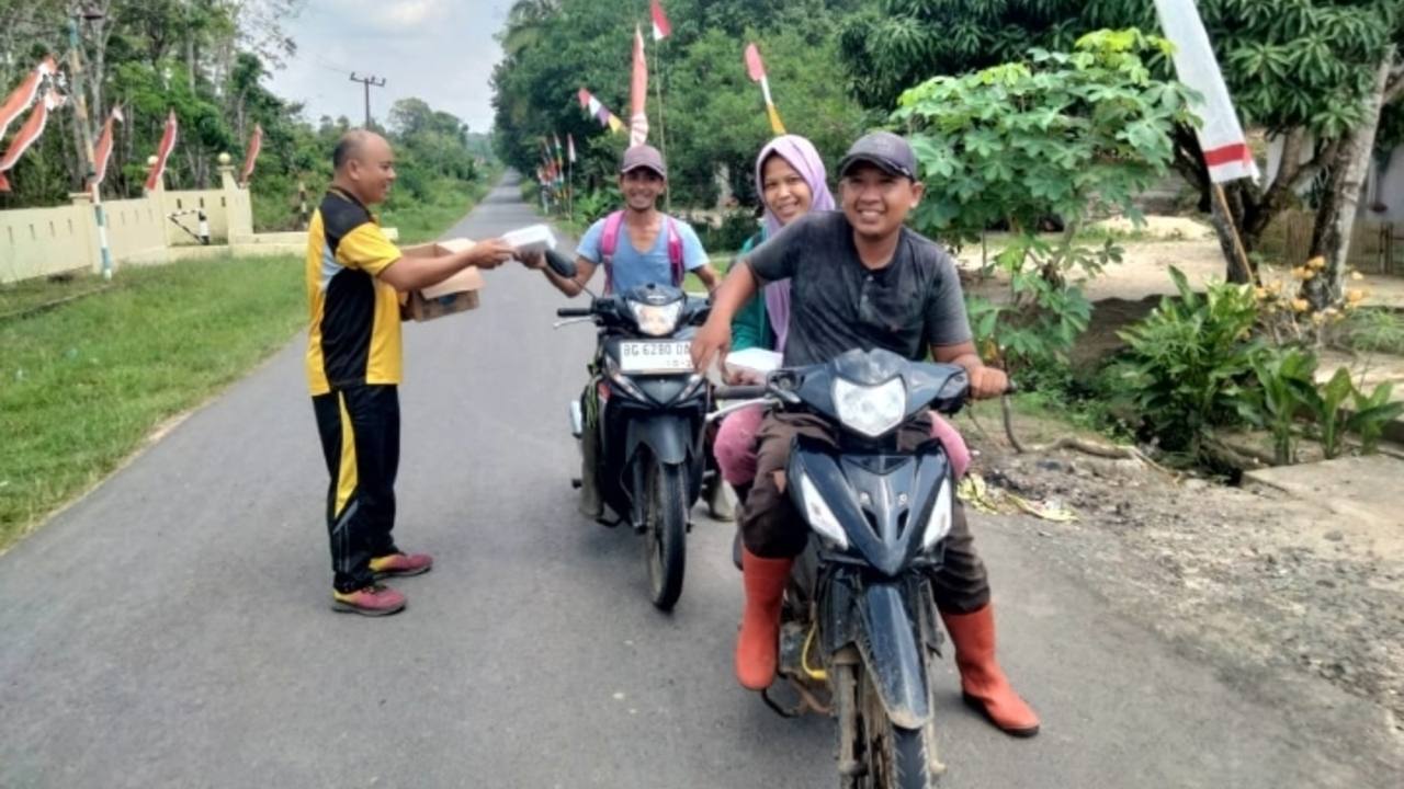 Jum’at Berkah Polsek Rambang Bagikan Nasi Kotak