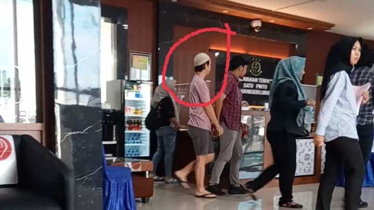 Kasus Oknum Guru Cabul di Lubuklinggau Resmi Dilimpahkan ke Kejari, Tersangka Menangis Saat Akan Dititipkan ke
