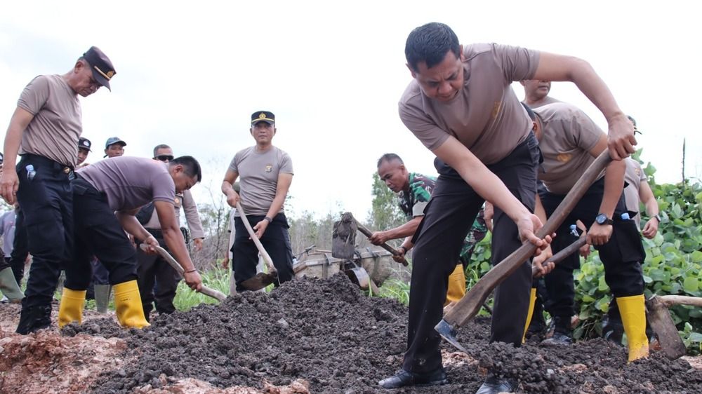 Polres OKI Gelar Baksos Bersama Masyarakat Pagar Dewa