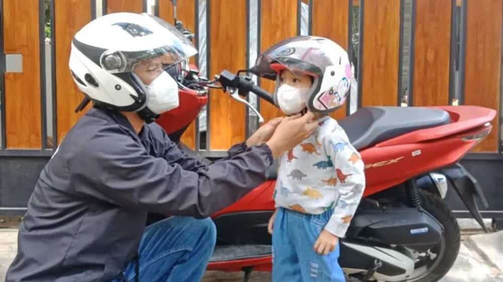  Orang Tua Harus Memperhatikan Keselamatan Saat Bawa Anak Berkendara Sepeda Motor, Himbau Ahli