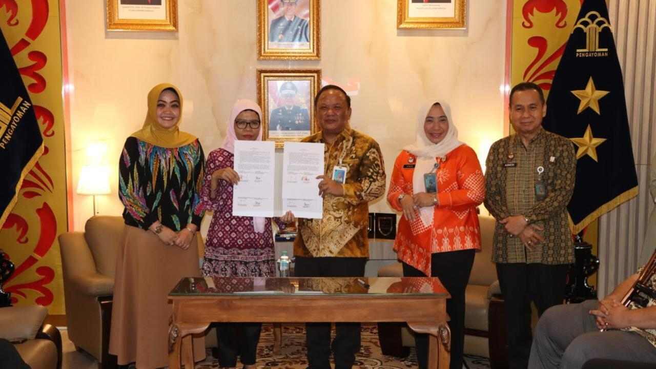 Kemenkum Sumsel Teken Kontrak Bantuan Hukum Bersama 14 OBH Terakreditasi