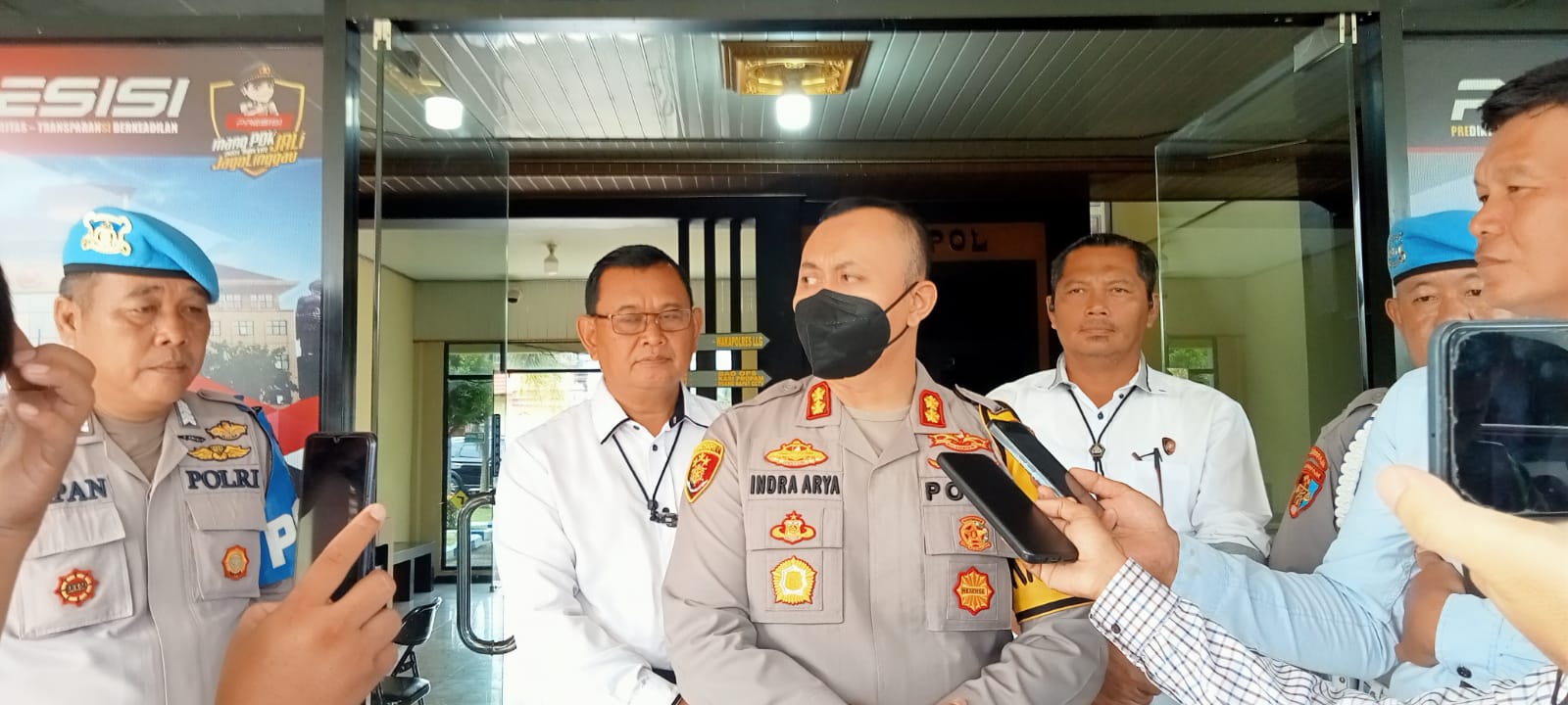 Sempat Kabur ke Desa Petunang, Oknum Aiptu FN Kini Sudah di Diantar ke Polda Sumsel