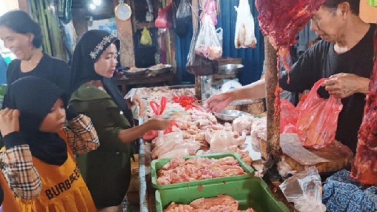 MBG Libur, Penjualan Telur dan Daging Ayam Potong di OKU Babak Belur