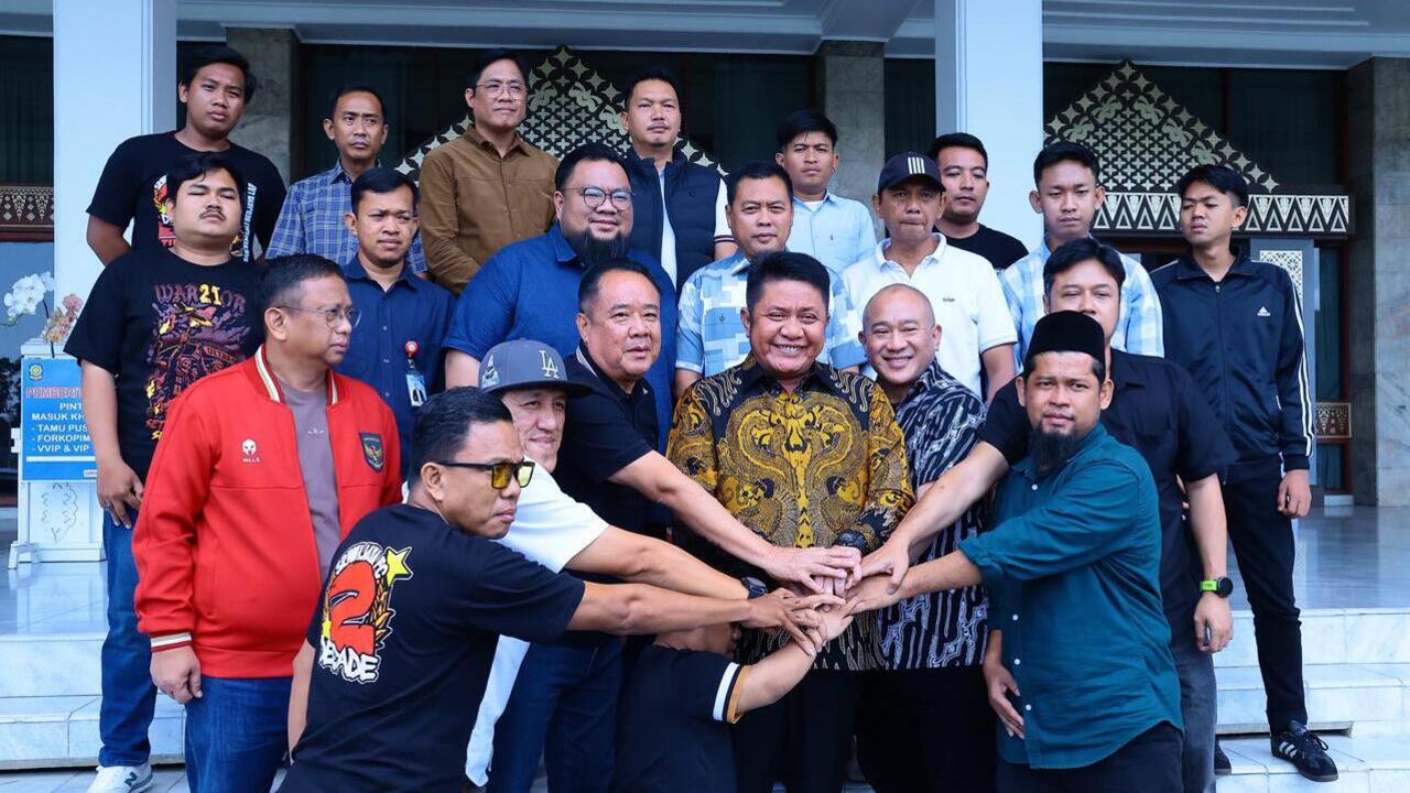 Herman Deru Suport  Manajemen dan Suporter Demi Kebangkitan Sriwijaya FC Dari Zona Degradasi