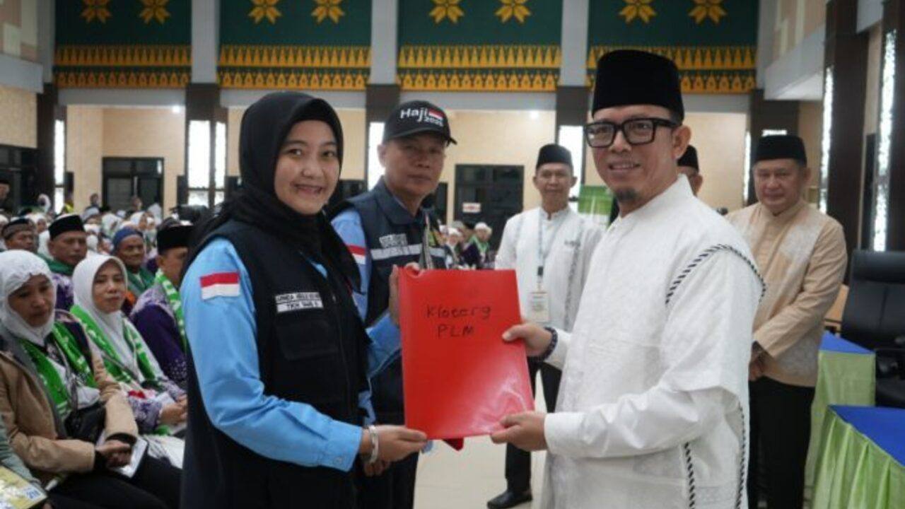 Dilepas Bupati, Jemaah Calon Haji OKU Diterbangkan Ke Tanah Suci